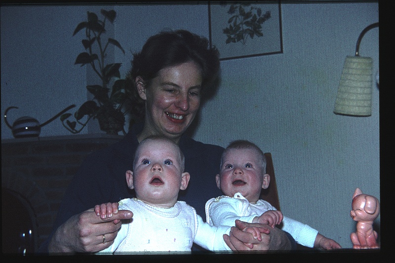 19.Delft feb 1964 Mama,Brigitte,Marion.JPG